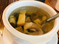 茅根竹蔗炖土鸡-百年银屏蚝烙·潮汕菜·非遗(乐山店)