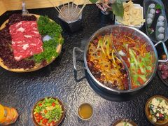 -鹿鸣山草本茶香火锅(园西路店)