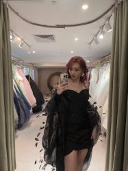 -现代经典婚纱摄影