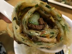 葱饼卷牛肉-台北楚楚园馅饼粥(虹桥南丰城店)