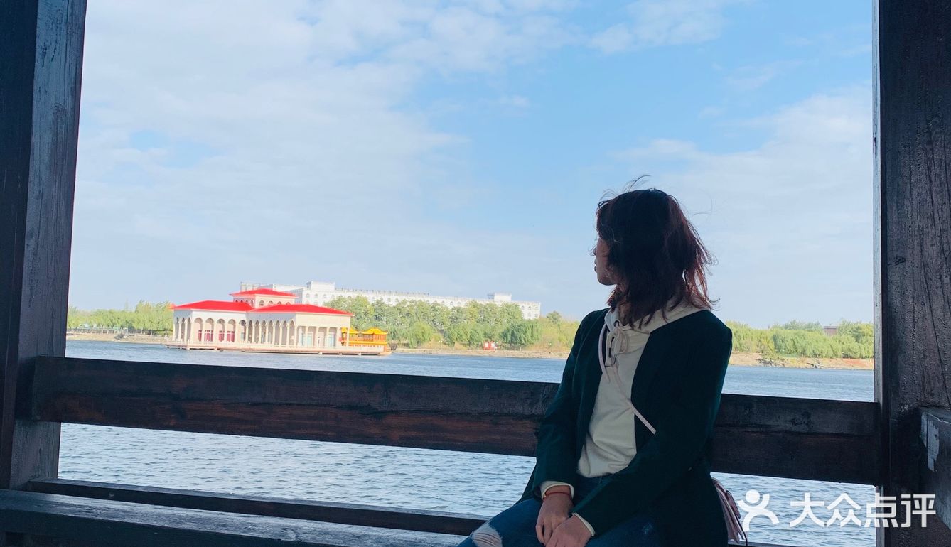 坐火车到杨村站or武清站，再打个车就到了