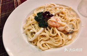 White Sauce Seafood Pasta