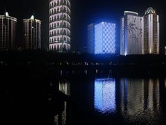 -万绿园