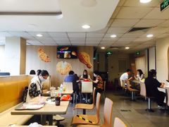 大堂-麦当劳(军博店)