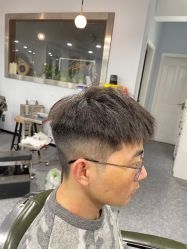 -15C7 男士理发馆 烫染专业店