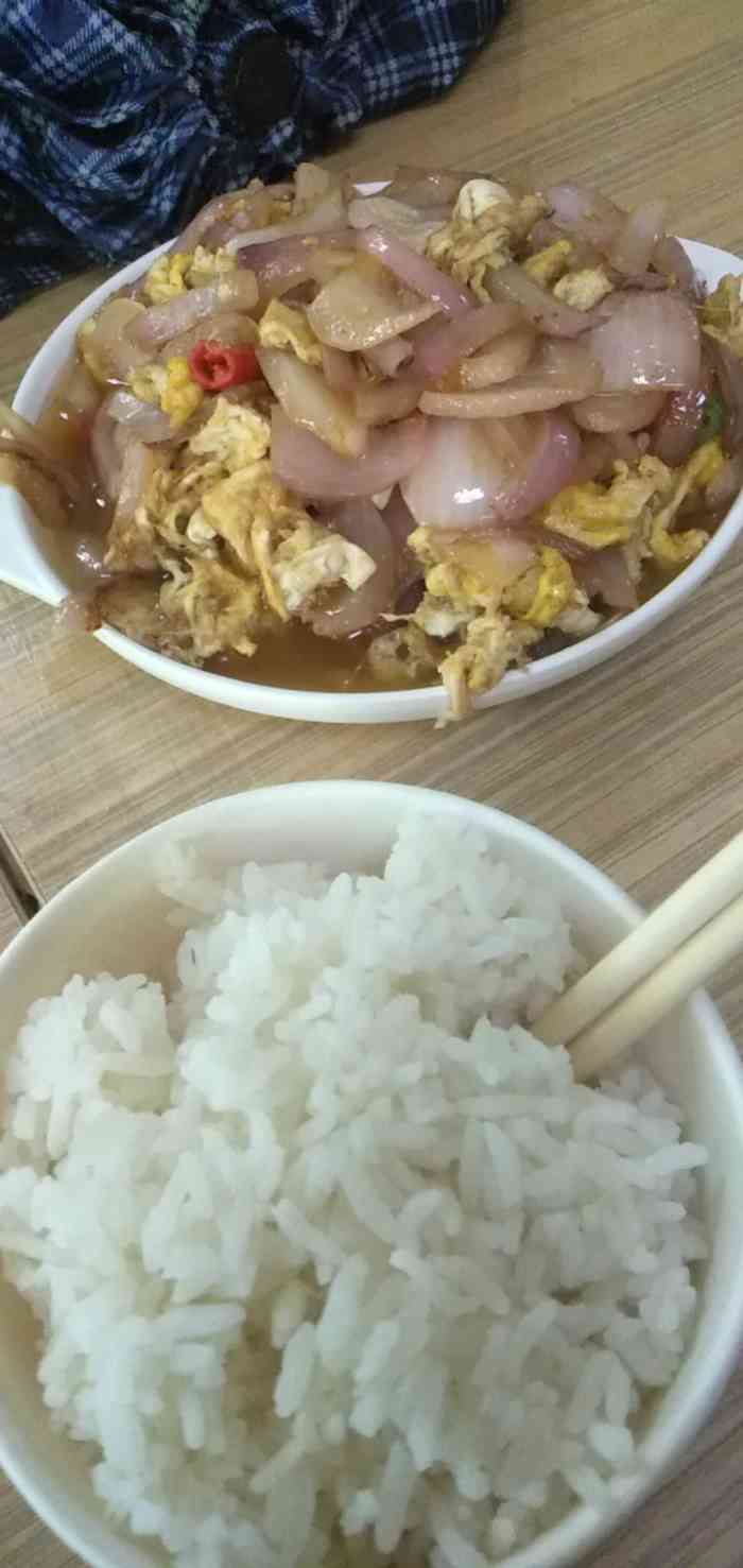 快餐有的菜做的还可以当然也有的不是好吃价格比较大众化环境重新装修