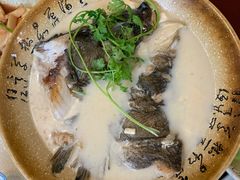 砂锅鱼头-75幢私房菜馆