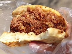 烧饼夹牛肉-老西关黄老太牛肉烧饼