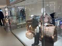 -文艺复兴百货(米兰大教堂广场店)