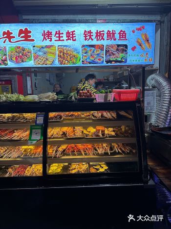 位置在爱维尔跟早阳肉包的中间  老板没有装修门头的名