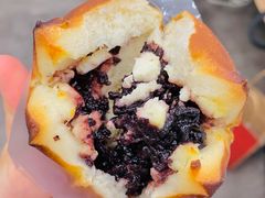 紫米芝士碱水球-富贵面包公司(运河店)