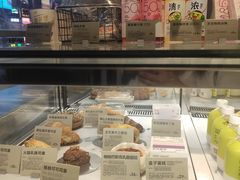 面包甜点陈列柜-喜茶(广州北京路惠福东店)