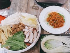 -鸡遇虾煲干锅火锅(小寨金莎店)