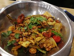-愉肴麻辣香锅(中山路店)