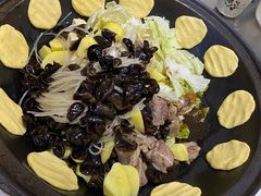 -粘豆包柴火铁锅炖