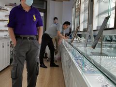 -翰佐蔡司小乐圆·依视路星趣控·暴龙眼镜折扣店