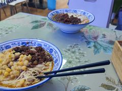 -渝之汇牛肉豌杂面