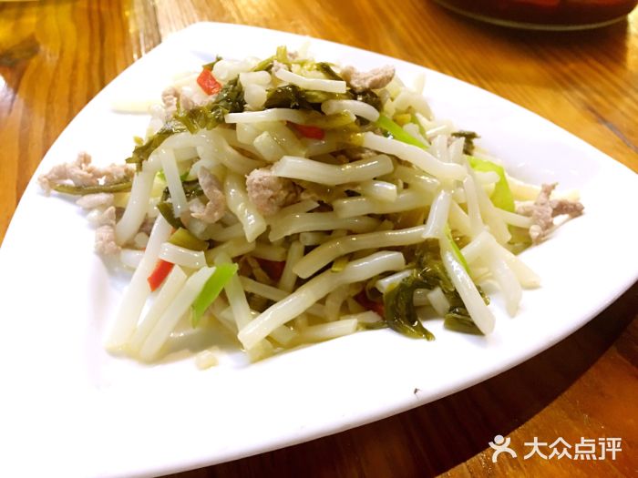 品鲜村农家菜·阳澄湖大闸蟹(总店)雪菜芦苇根炒肉丝图片