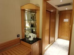 -广东大厦酒店(广州北京路步行街纪念堂地铁站店)