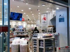 -名创优品(北京新中关购物中心地铁层店)