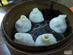 小笼包.-老上海城隍庙小吃(苏州街店)