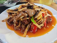 -大众跷脚牛肉馆·非遗传承单位(峨眉山店)