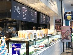 面包甜点陈列柜-黑草莓(重庆路店)