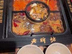 -老牌坊云南鱼豆花火锅(爱建店)