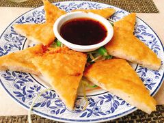 虾饼-卷心菜和避孕套餐厅(Pattaya)