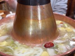 -果松木炭酸菜铜火锅·外婆参鸡汤