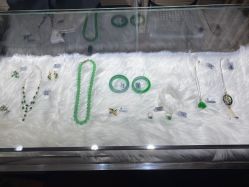 -北京七彩云南翡翠珠宝旗舰店(月坛店)