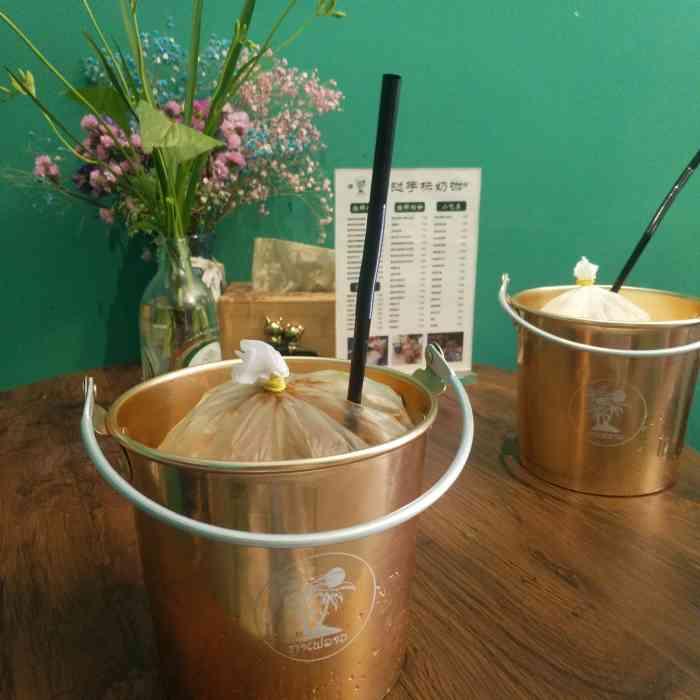 老挝手标奶咖-"昨天买的冰咖很好,今天换换口味,草莓沙冰.