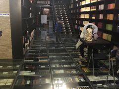 -钟书阁(松江泰晤士小镇店)