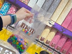 -m豆巧克力世界(上海世茂广场店)