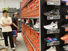 -NIKE上海青浦换季优惠店