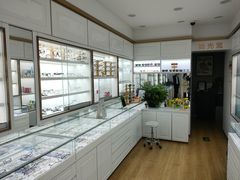 -翰佐蔡司小乐圆·依视路星趣控·暴龙眼镜折扣店