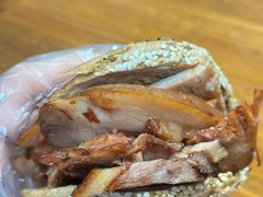 -老天桥酱肉烧饼夹肘子(天桥店)