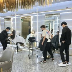 大厅-3AM HAIR SALON烫发染发接发
