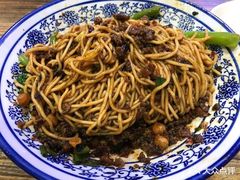 -渝之汇牛肉豌杂面