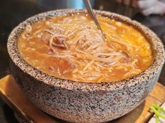 秘酱金菇肥牛煲-小和庆·知味(首铸万科店)