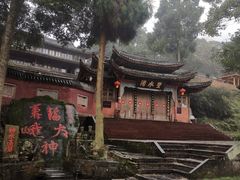 -峨眉山报国寺