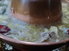 -果松木炭酸菜铜火锅·外婆参鸡汤