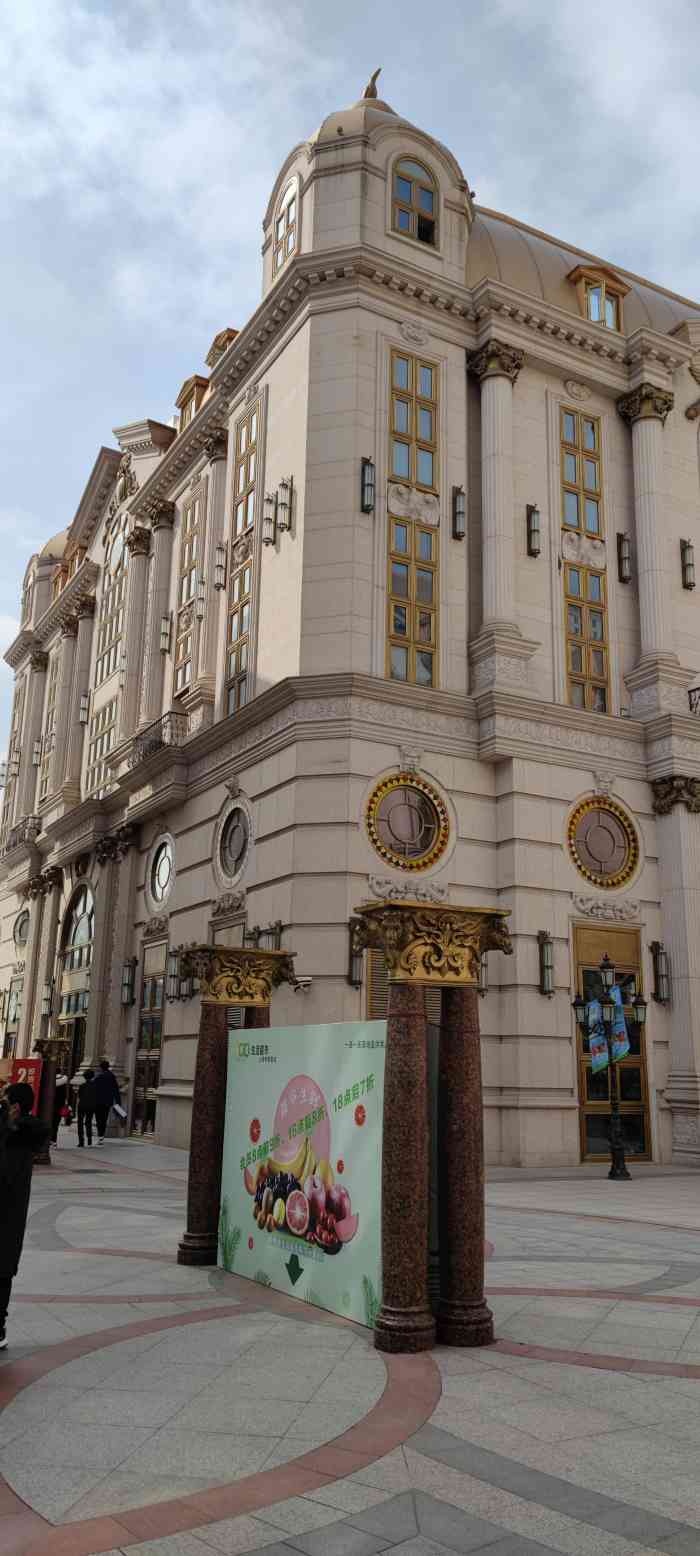 上海中欧街-"坐落在上海芦恒路的大型欧式建筑珠宝城,人.