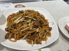 湿炒牛肉河粉-香港新发烧腊茶餐厅(书城店)
