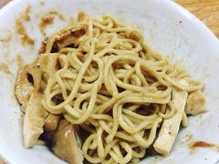 -松树干拌面店