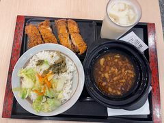 酥嫩鸡腿排卤肉饭-永和大王(小厨·东四十条店)