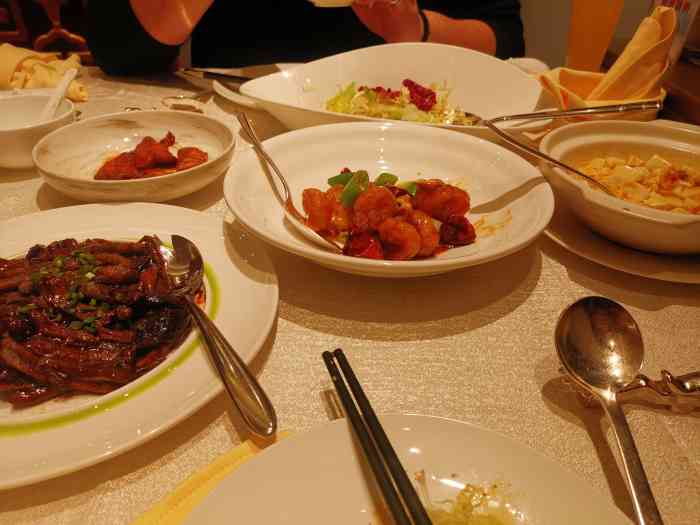 和平饭店龙凤厅-"饭店的环境很棒,菜品口味纯正,尤其是鳝丝.