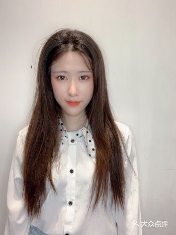 长发变中长发发型改变 这位小姐姐，头发便多没有刘海