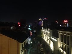 -吴山路夜市