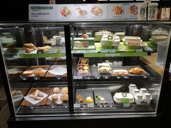 面包甜点陈列柜-星巴克(广州动漫星城东区店)